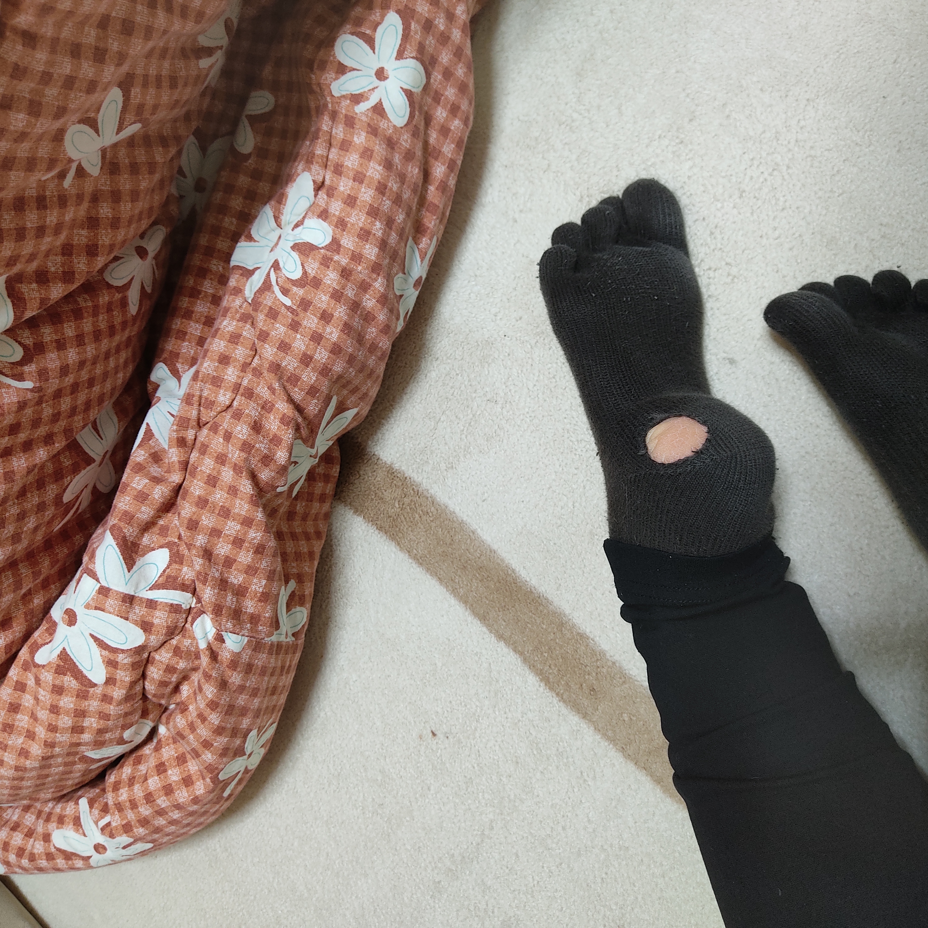 穴があいた靴下